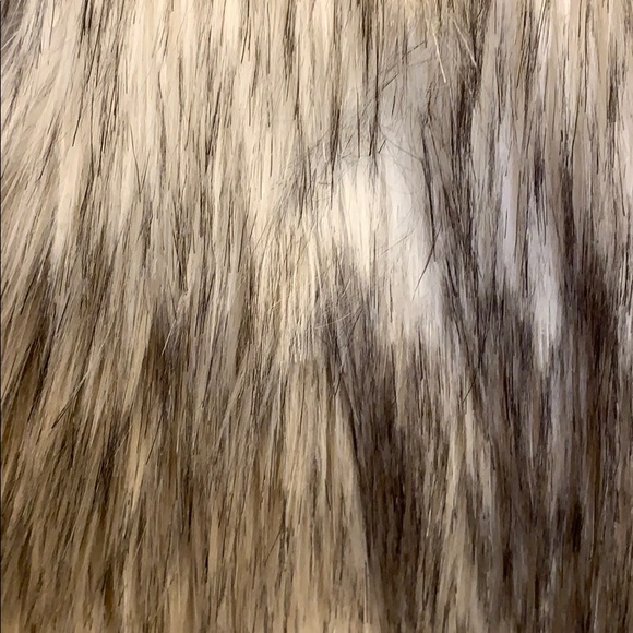 Faux fur vest - Picture 3 of 5